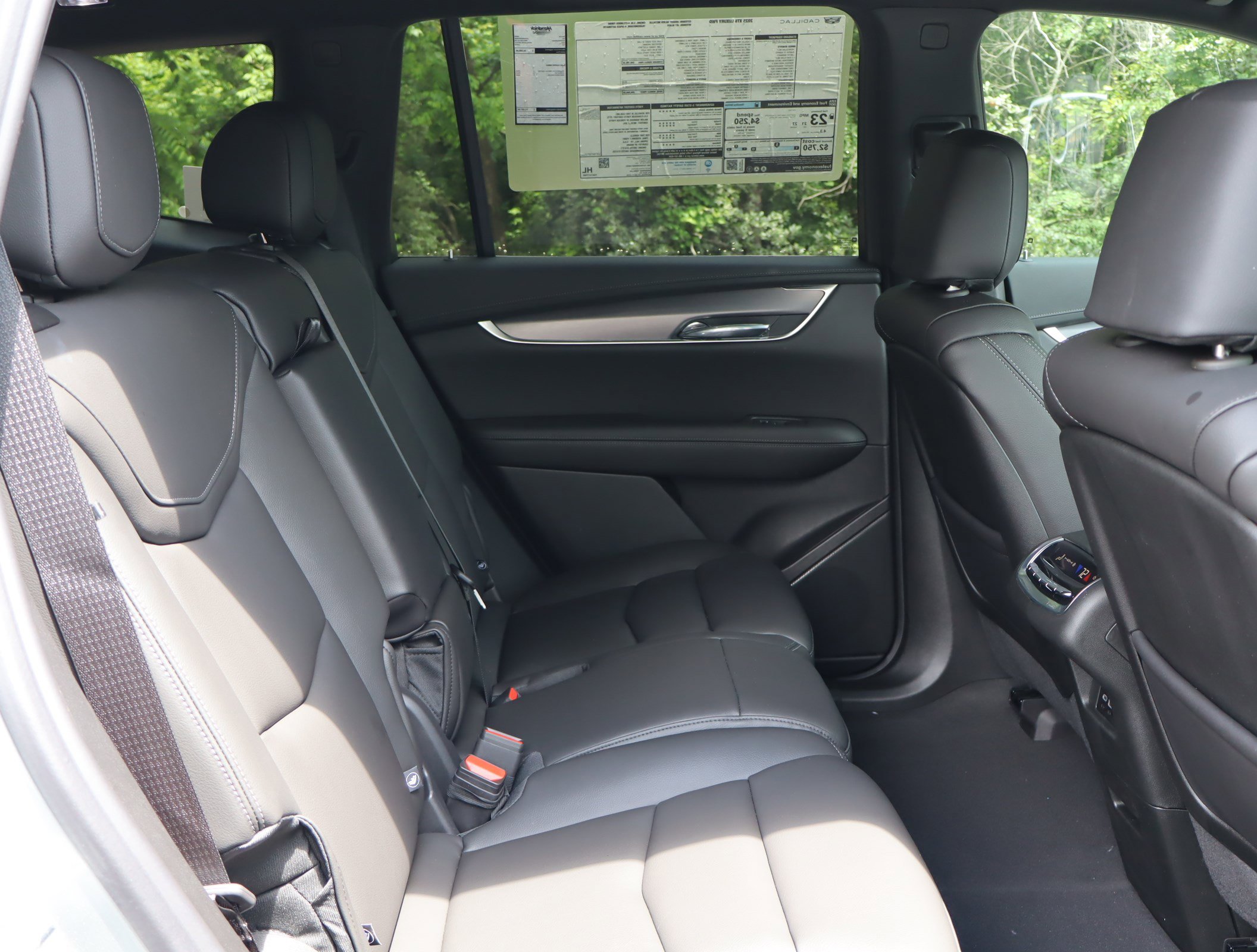 New 2025 Cadillac XT6 Luxury image 24