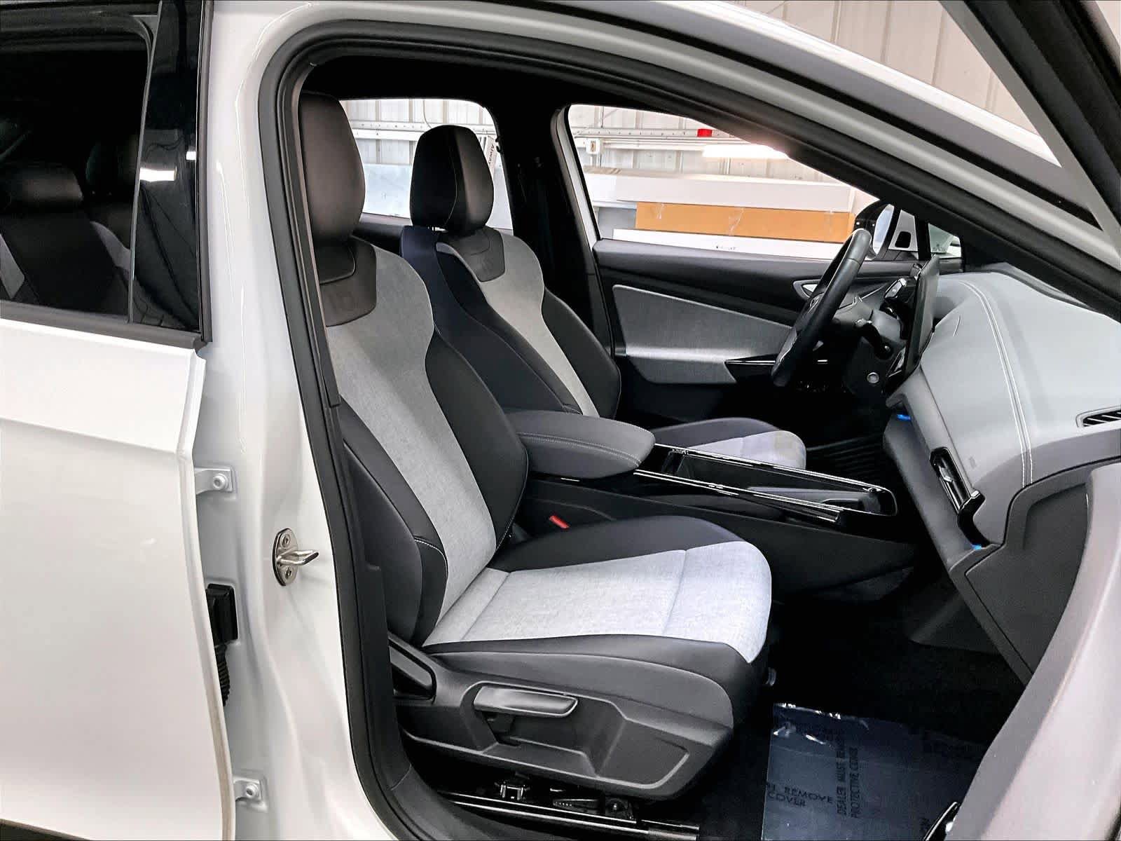 Used 2023 Volkswagen ID.4 Pro image 9