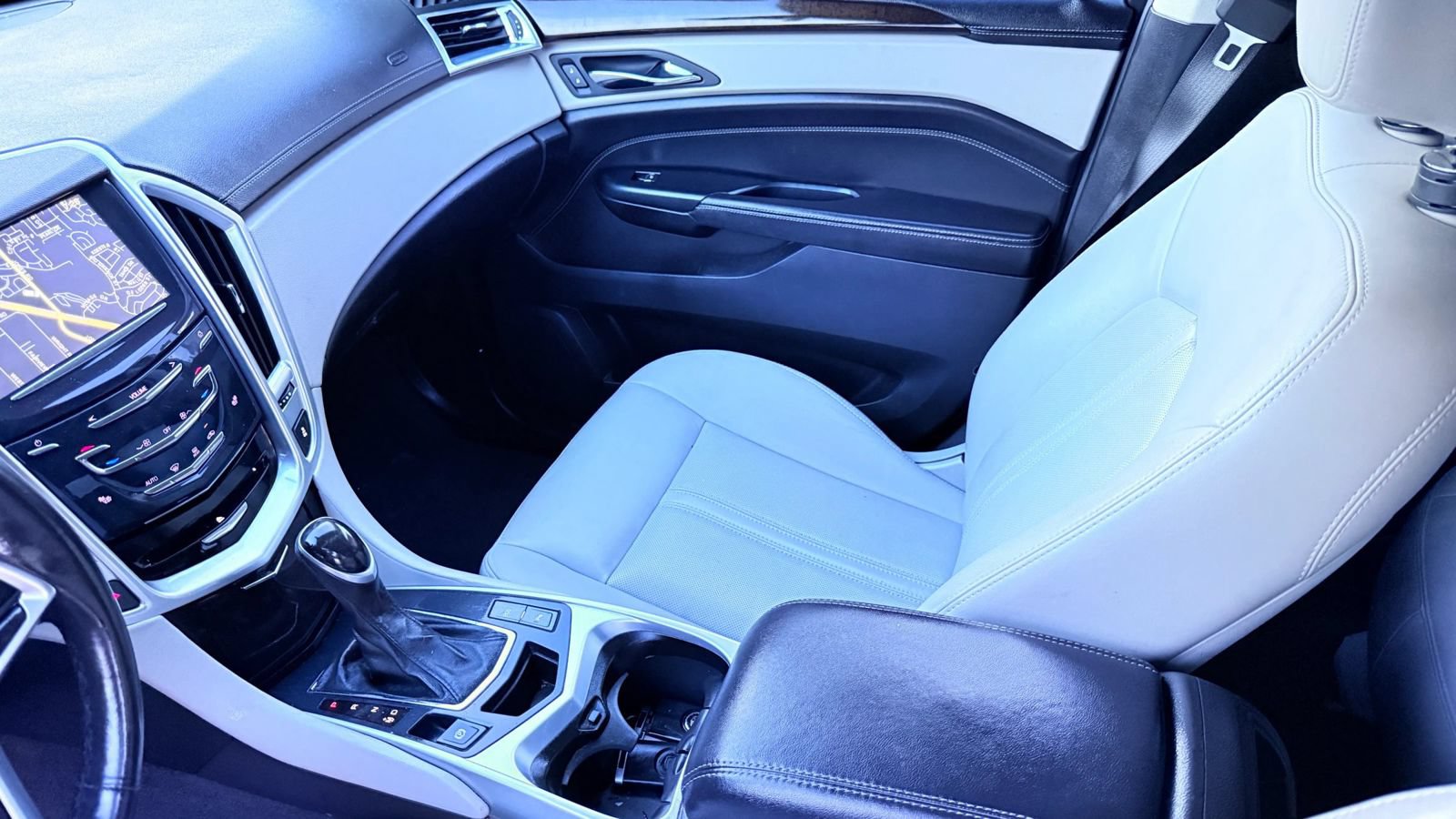 Used 2014 Cadillac SRX Luxury AWD/4WD image 7