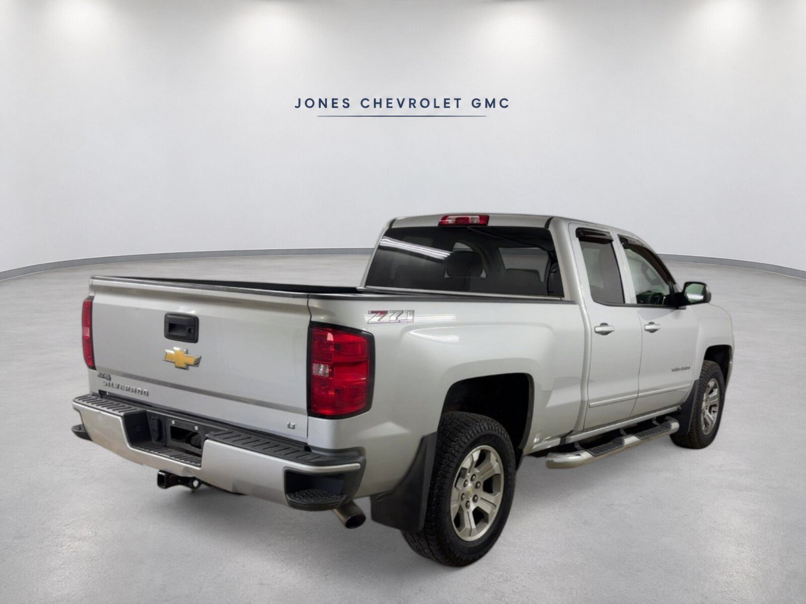 Used 2018 Chevrolet Silverado 1500 LT w/ All Star Edition AWD/4WD image 4