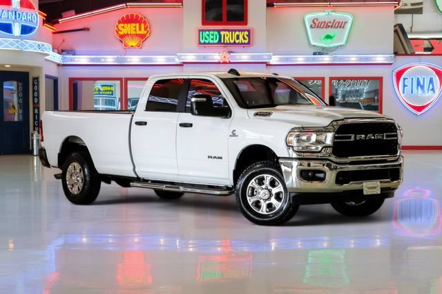 Used 2024 RAM 3500 Big Horn AWD/4WD image 1