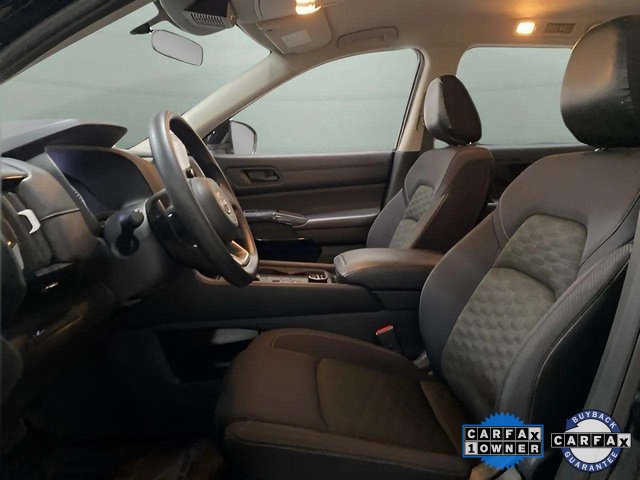 Used 2024 Nissan Pathfinder S image 16