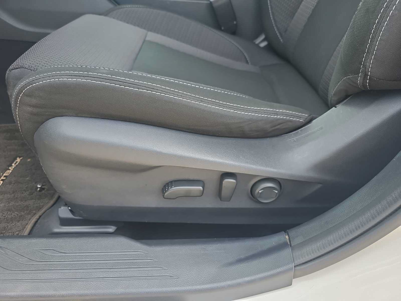 Used 2023 Subaru Outback Premium AWD/4WD image 15