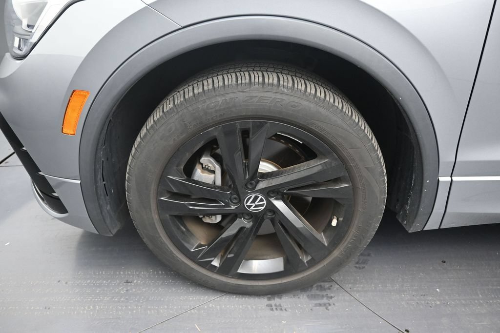 Used 2023 Volkswagen Tiguan SE R-Line FWD image 9