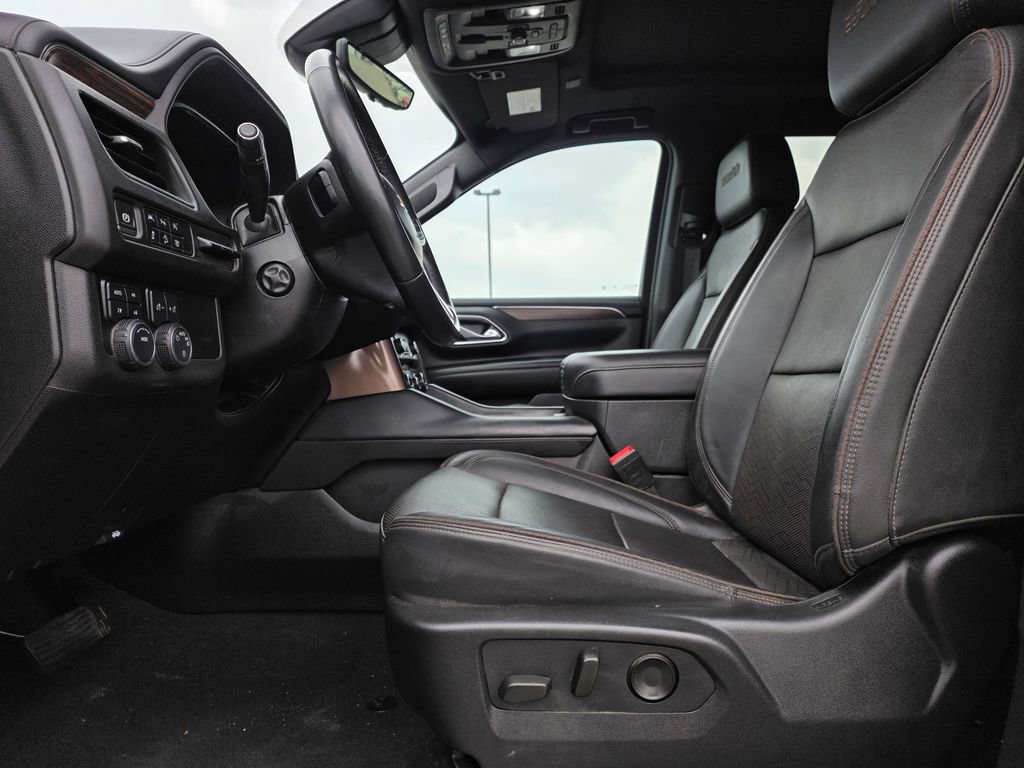 Used 2024 Chevrolet Tahoe High Country AWD/4WD image 11