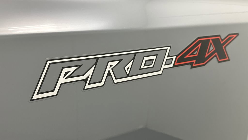 Used 2022 Nissan Frontier PRO-4X image 18