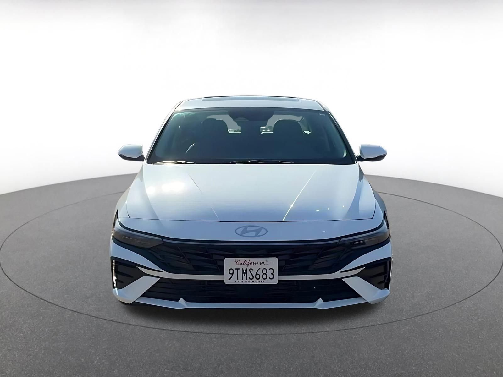 Used 2025 Hyundai Elantra Limited image 4