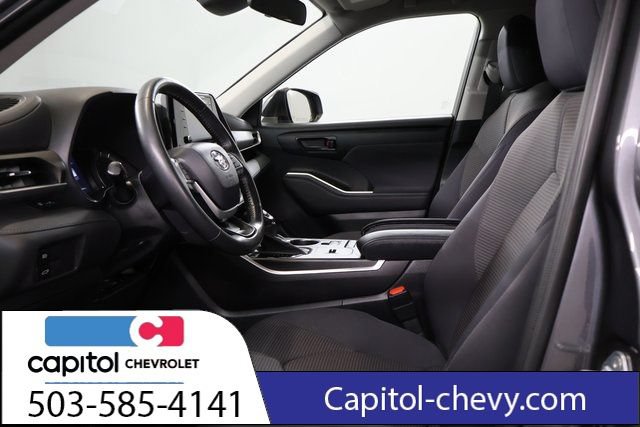 Used 2022 Toyota Highlander LE AWD/4WD image 12