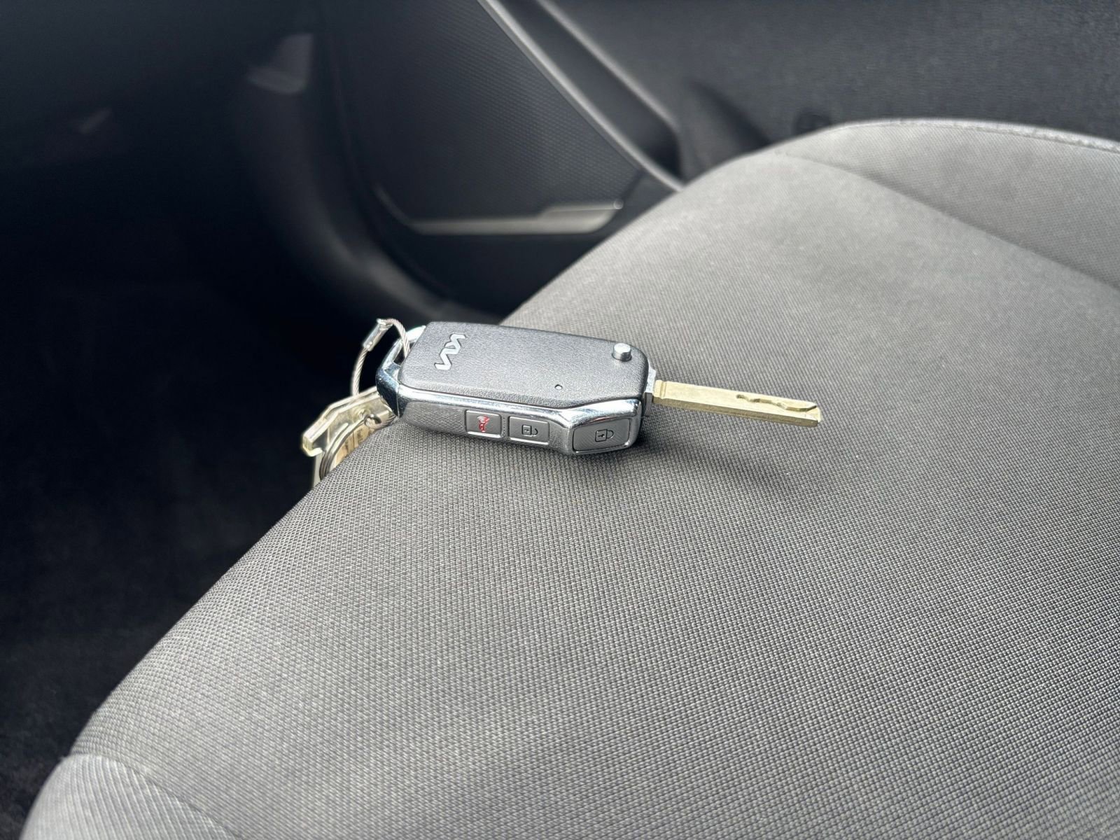 Used 2025 Kia Sportage LX FWD image 21