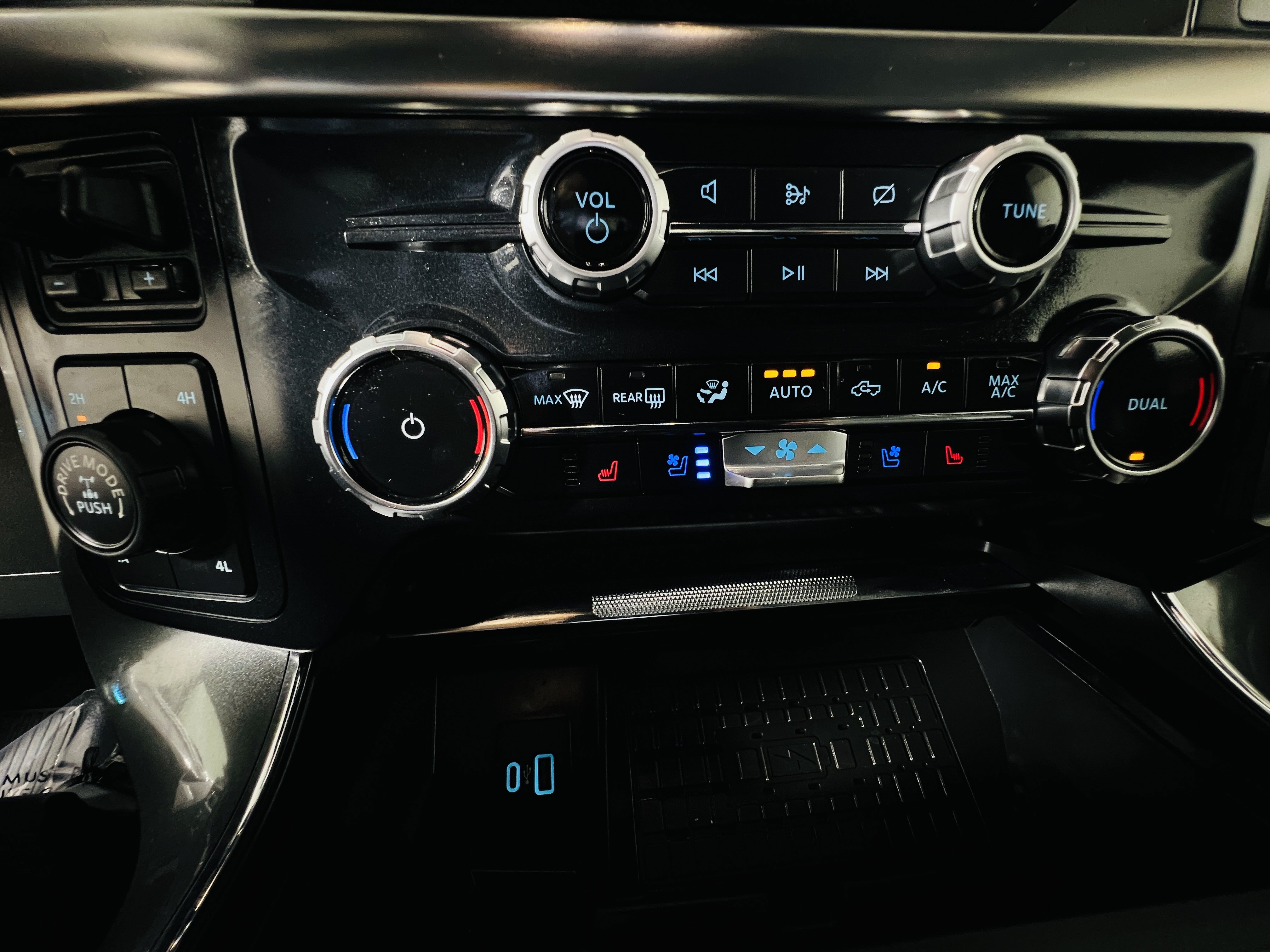 Used 2023 Ford F150 Lariat AWD/4WD image 24