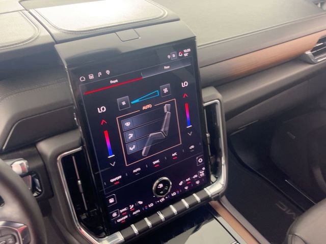 Certified 2025 GMC Yukon Denali image 17