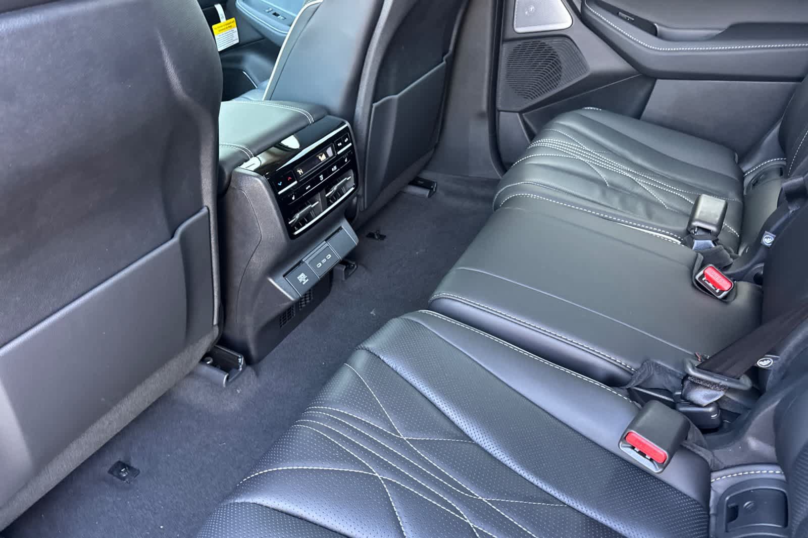 New 2026 Acura MDX w/ Advance Package AWD/4WD image 10