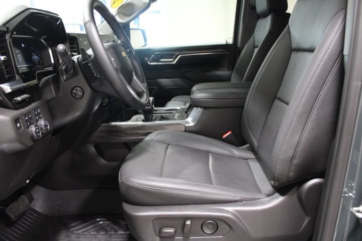 Used 2025 Chevrolet Silverado 1500 LTZ AWD/4WD image 20