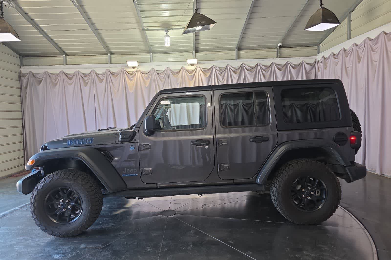 Used 2024 Jeep Wrangler Unlimited AWD/4WD image 6
