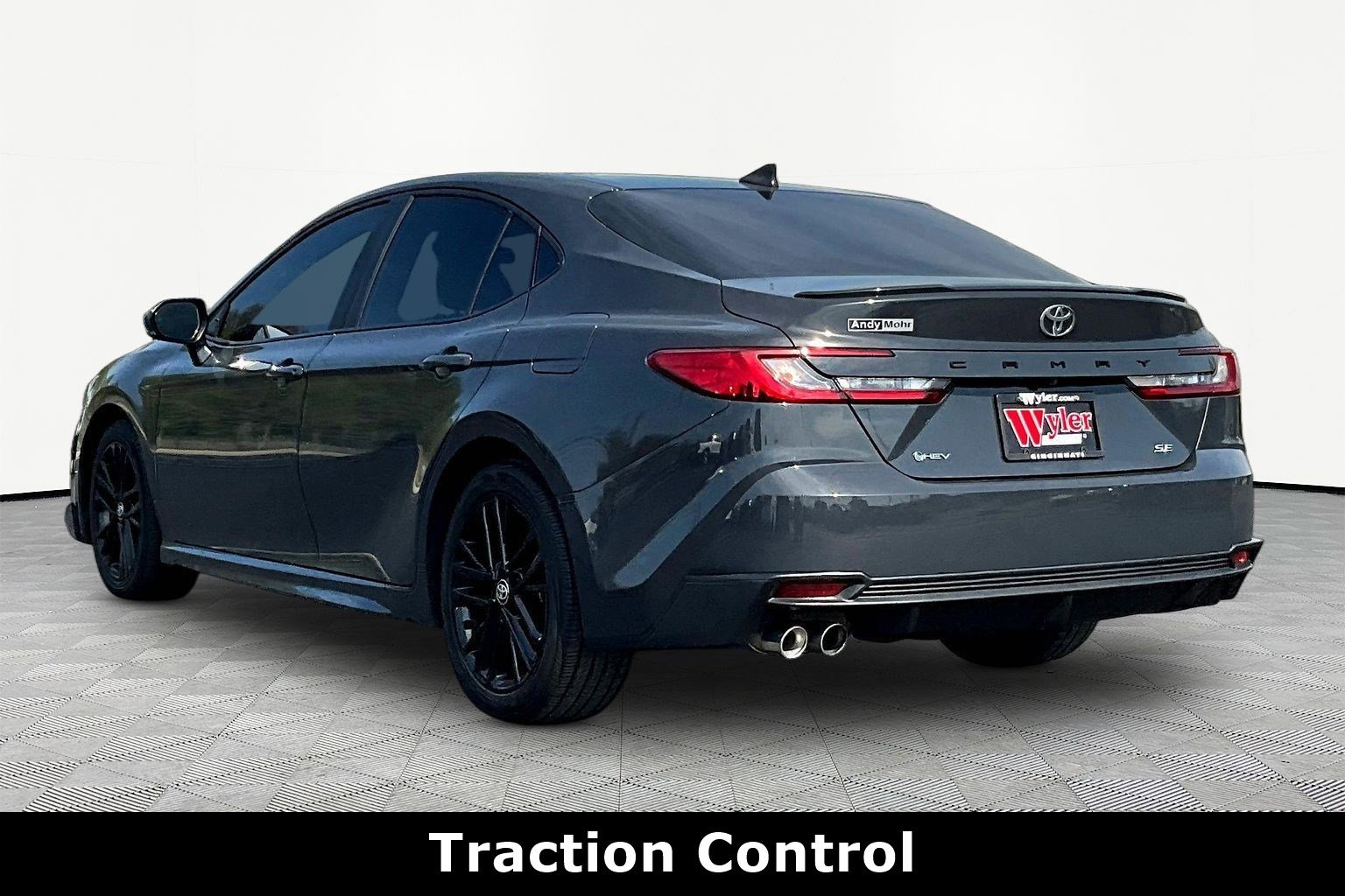 Used 2025 Toyota Camry SE FWD image 4