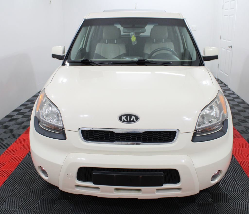 Used 2011 Kia Soul ! FWD image 3