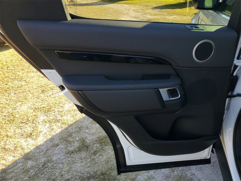 Used 2024 Land Rover Discovery S image 33