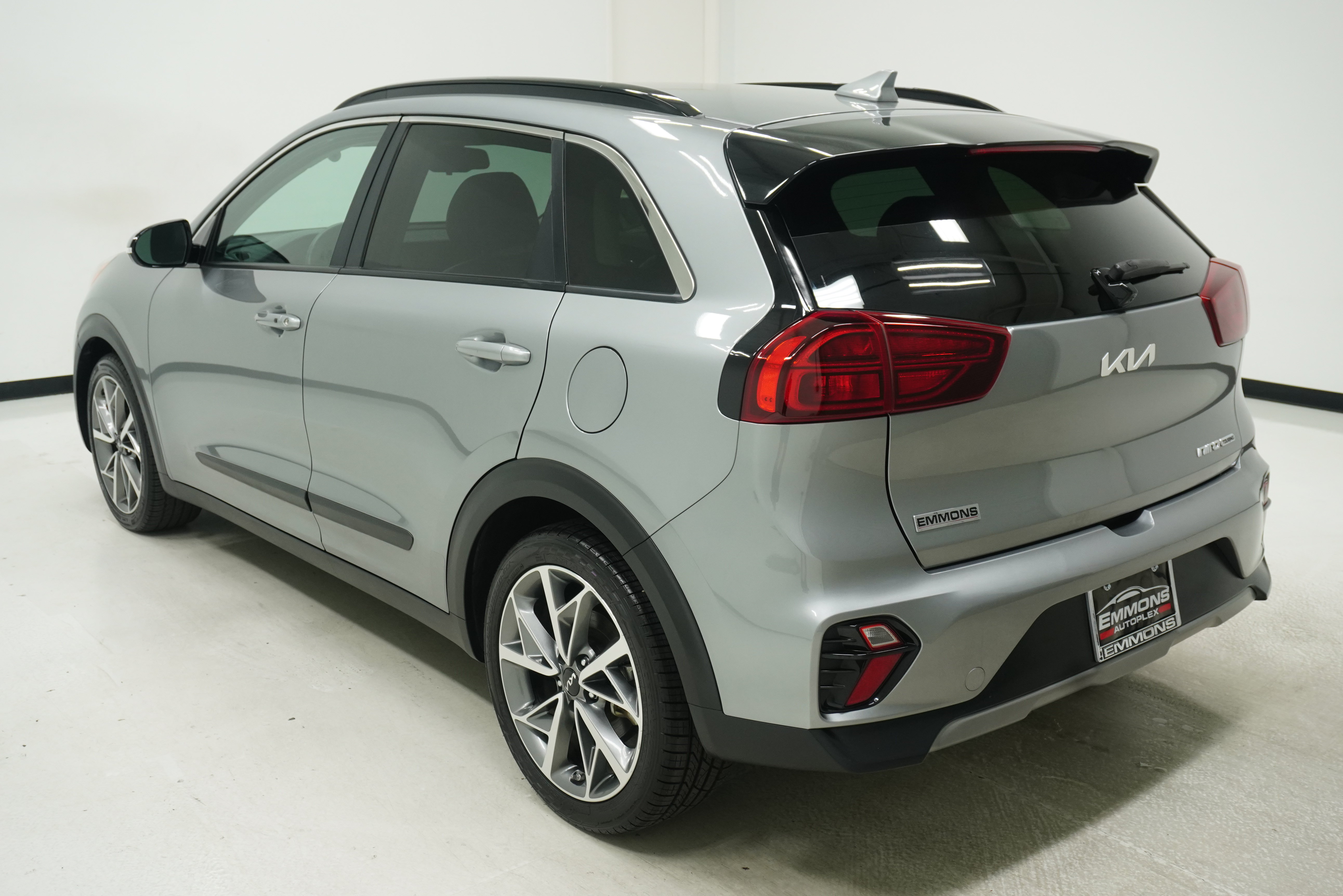 Used 2022 Kia Niro Touring Special Edition FWD image 6