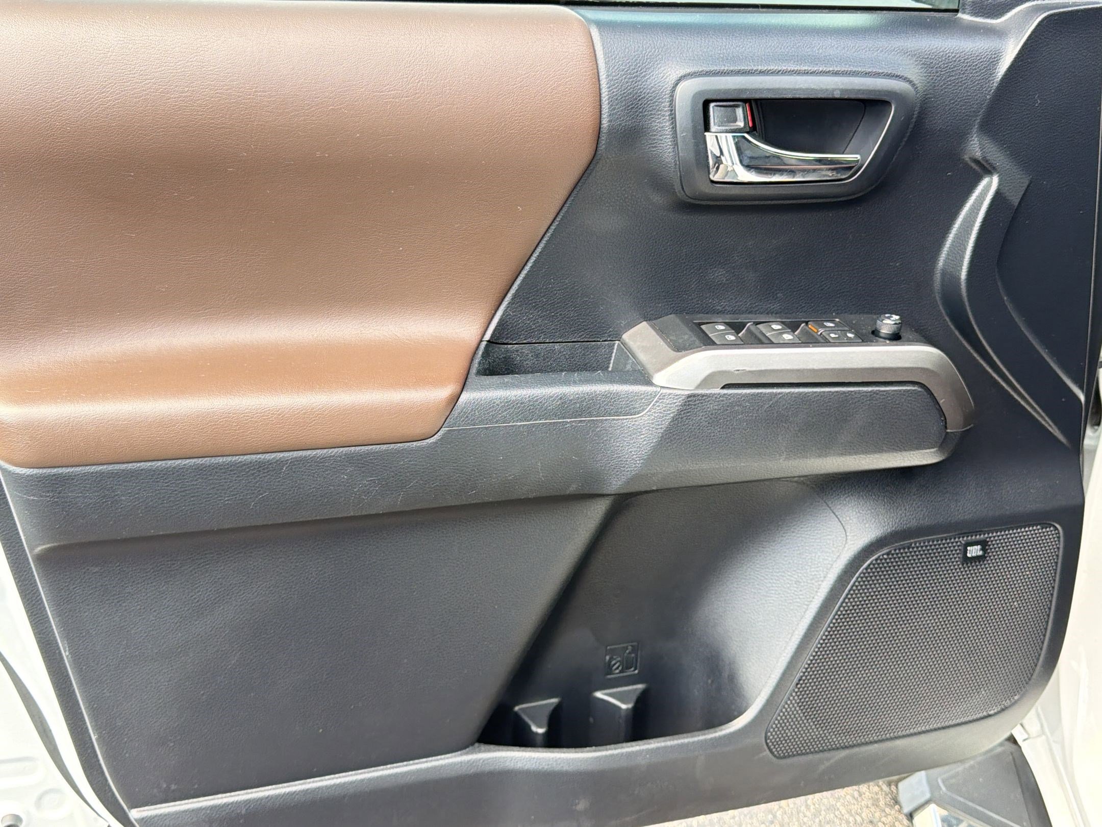 Used 2019 Toyota Tacoma Limited image 13