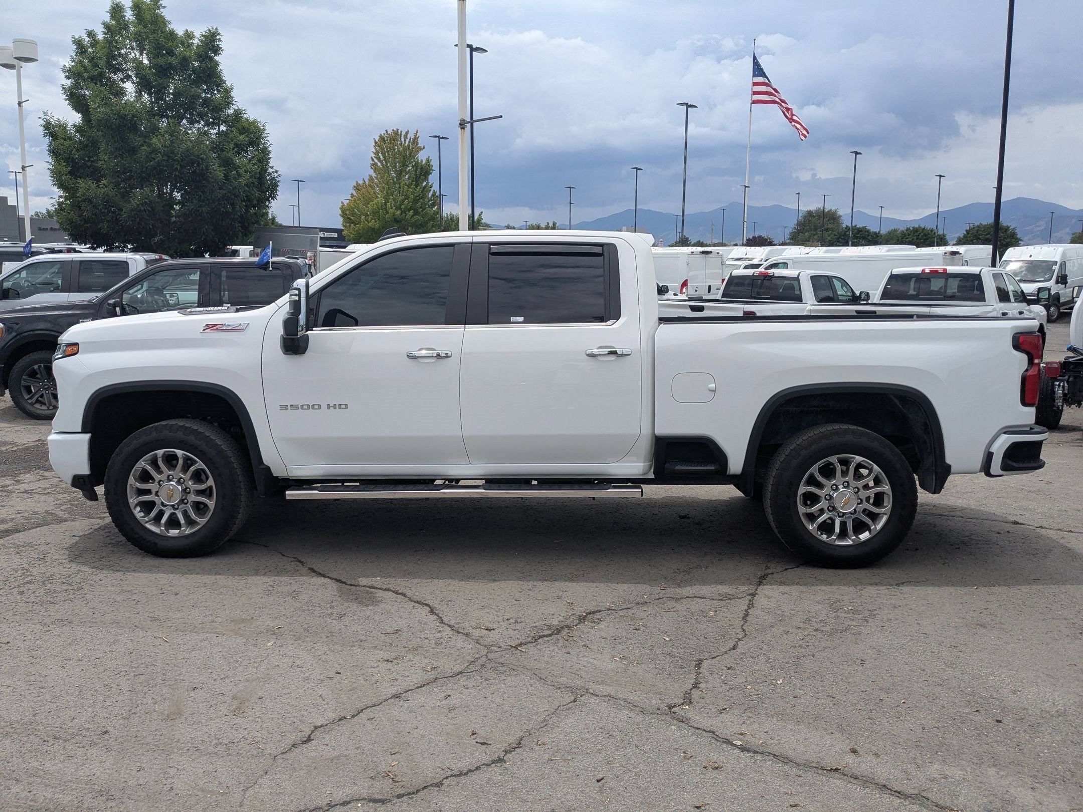 Used 2025 Chevrolet Silverado 3500 LT w/ Z71 Chrome Sport Edition AWD/4WD image 10