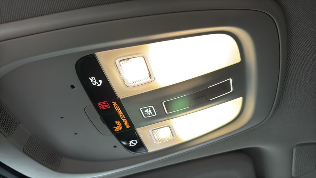Certified 2025 Volvo XC60 B5 Plus AWD/4WD image 23