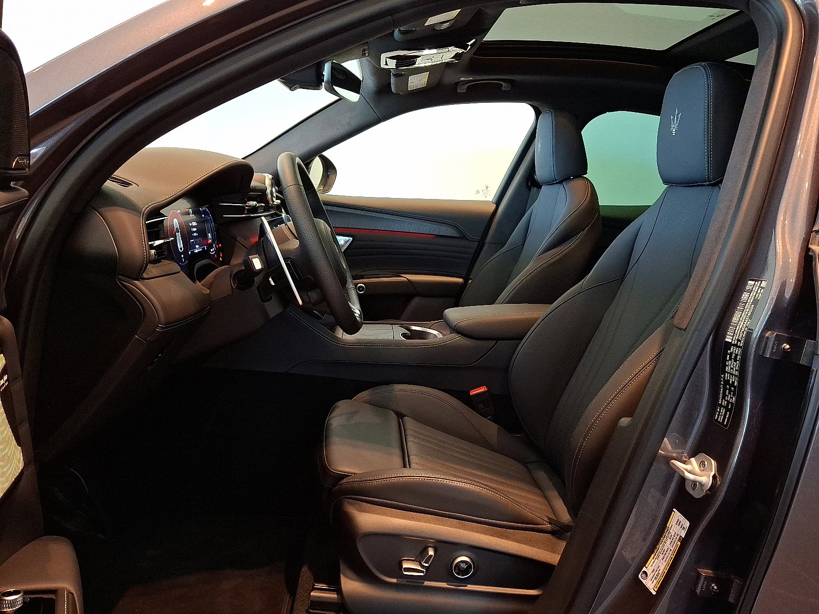 New 2025 Maserati Grecale GT image 8
