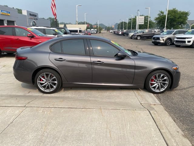 Used 2023 Alfa Romeo Giulia Sprint AWD/4WD image 2