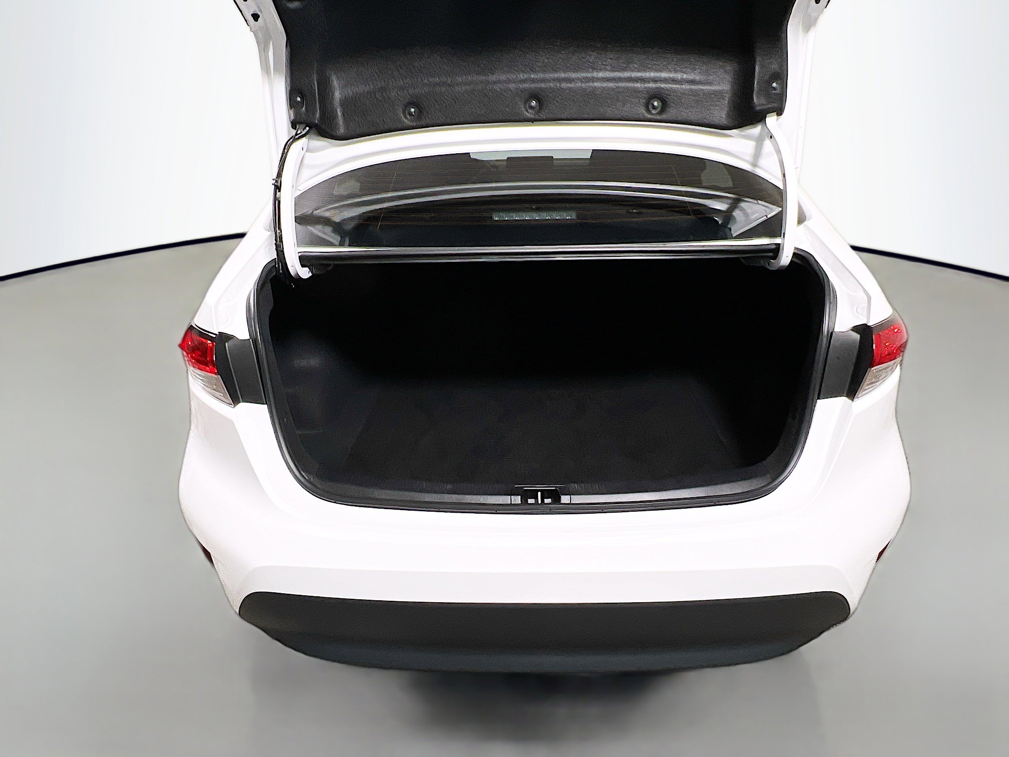 Used 2025 Toyota Corolla LE image 33