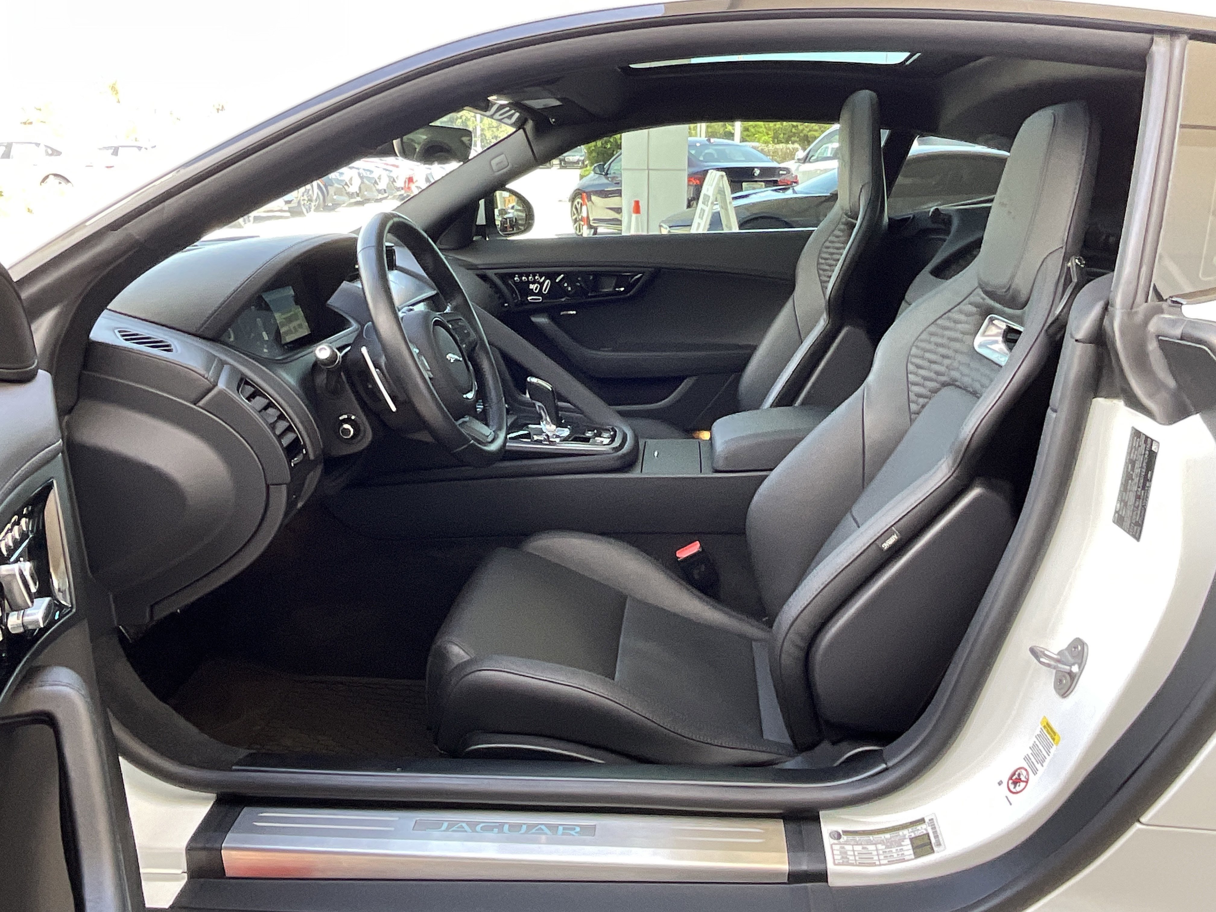 Used 2023 Jaguar F-TYPE Coupe RWD image 10