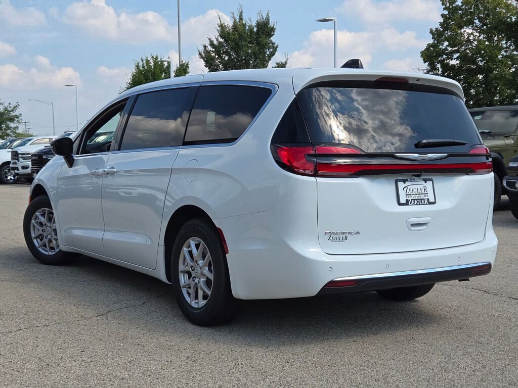 New 2026 Chrysler Pacifica Select image 14