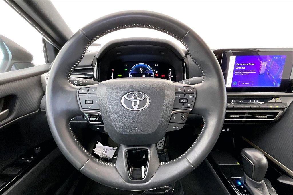 Used 2025 Toyota Camry SE image 8