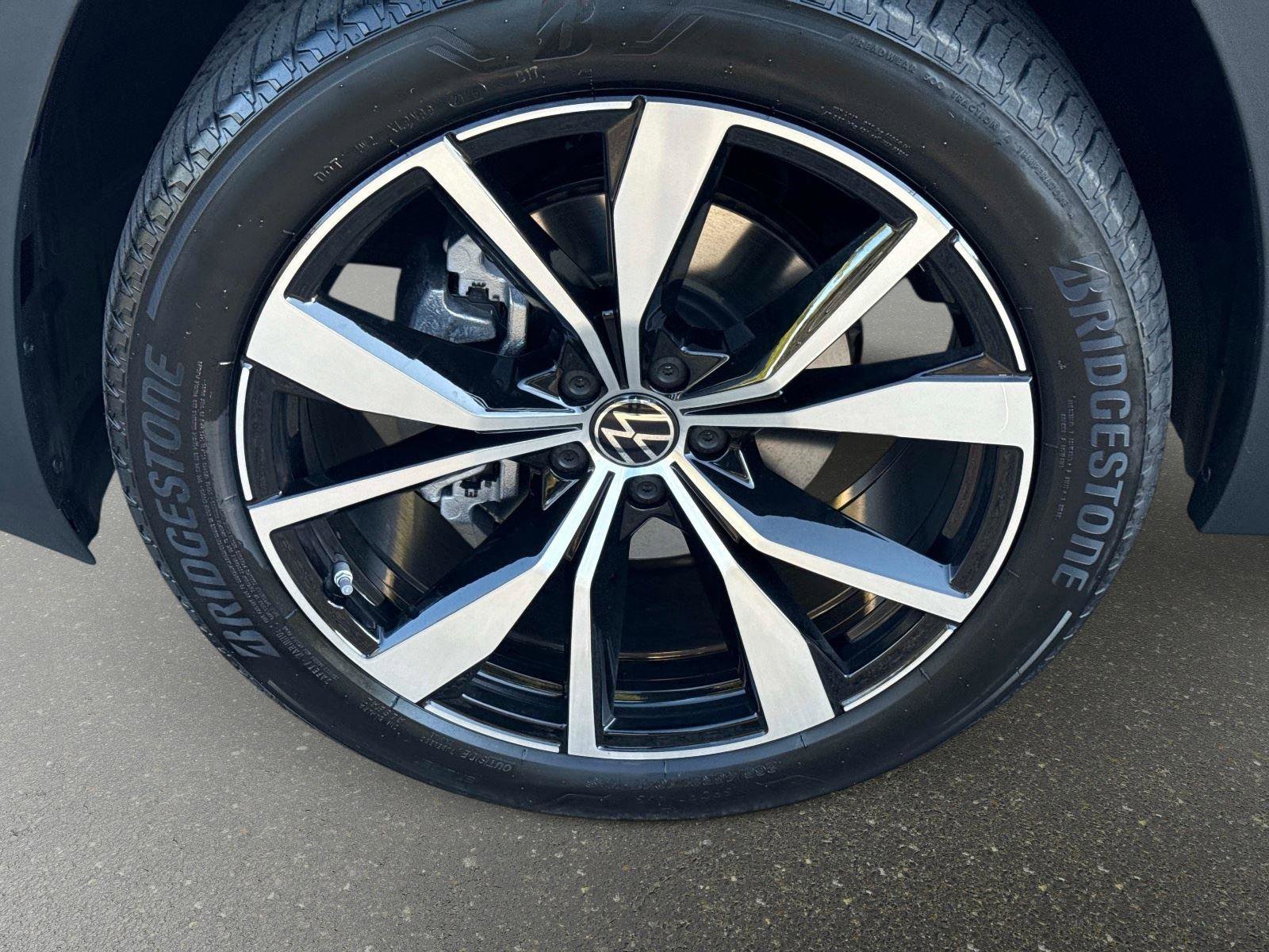 New 2026 Volkswagen Atlas SEL Premium R-Line image 4