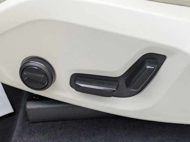 Used 2023 Volvo XC90 B6 Plus image 16