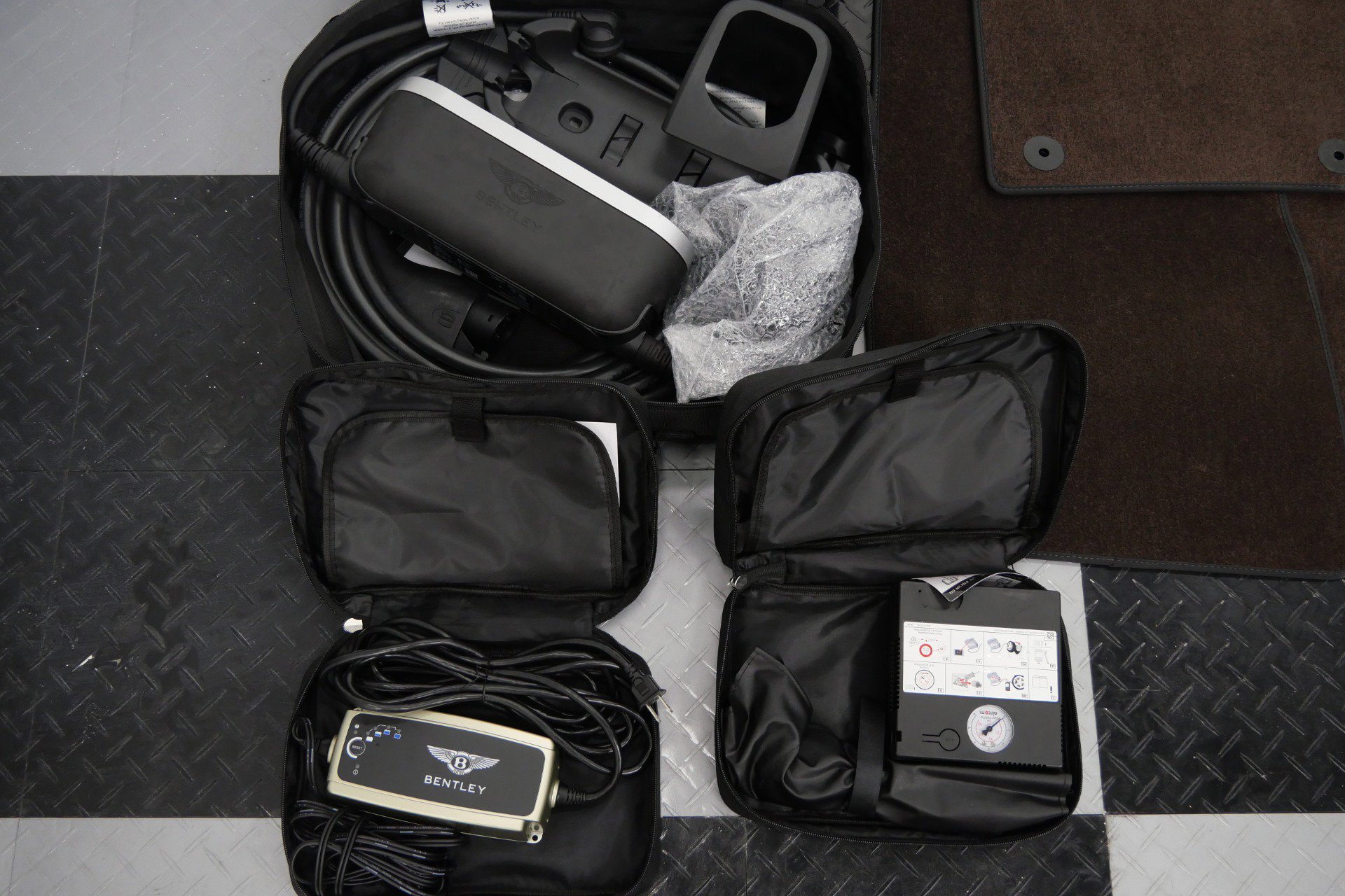 Used 2022 Bentley Flying Spur Plug-In Hybrid image 49