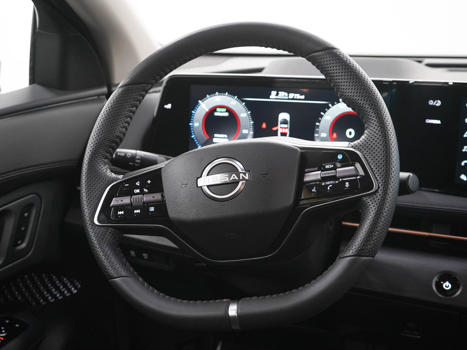 Used 2024 Nissan Ariya AWD image 18