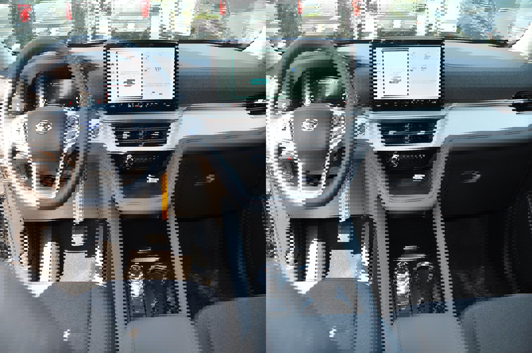 New 2025 Ford Explorer Active image 12