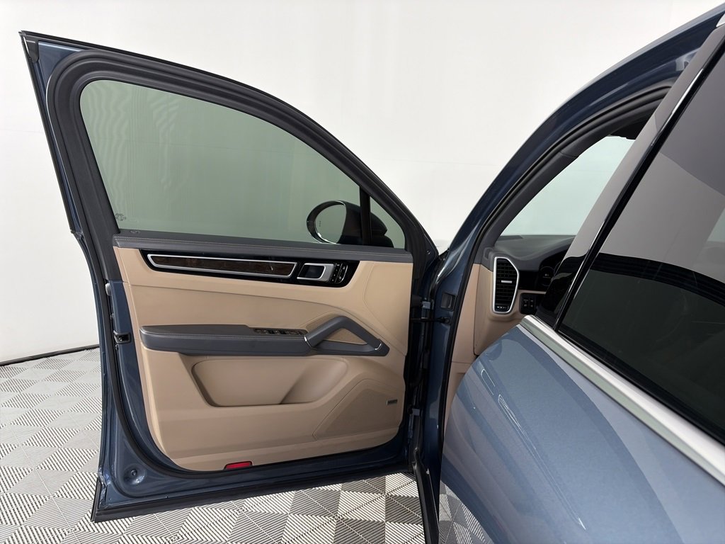 Used 2020 Porsche Cayenne S image 10