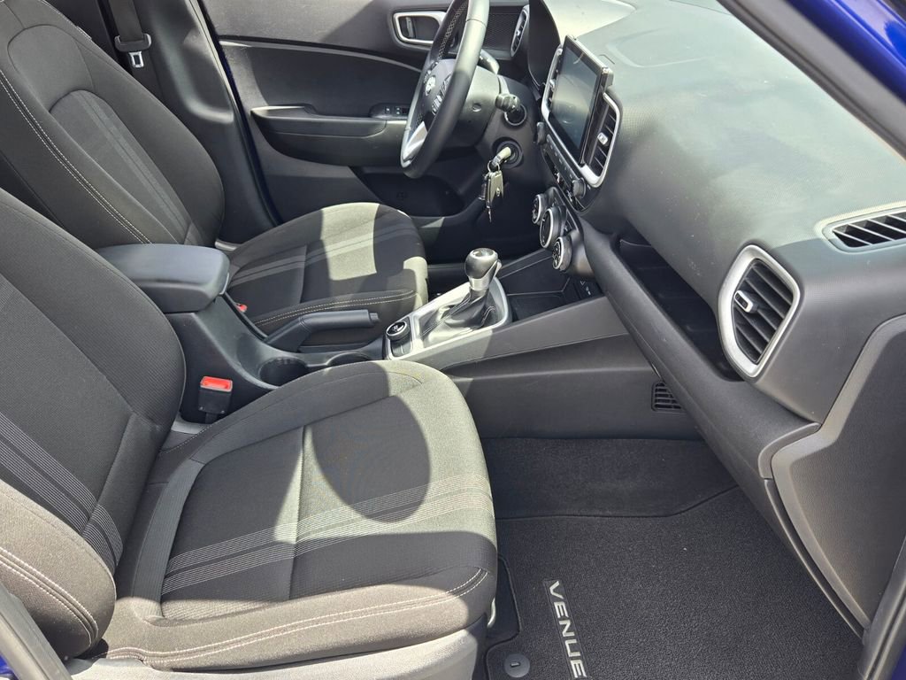 Used 2022 Hyundai Venue SEL w/ Cargo Package FWD image 18