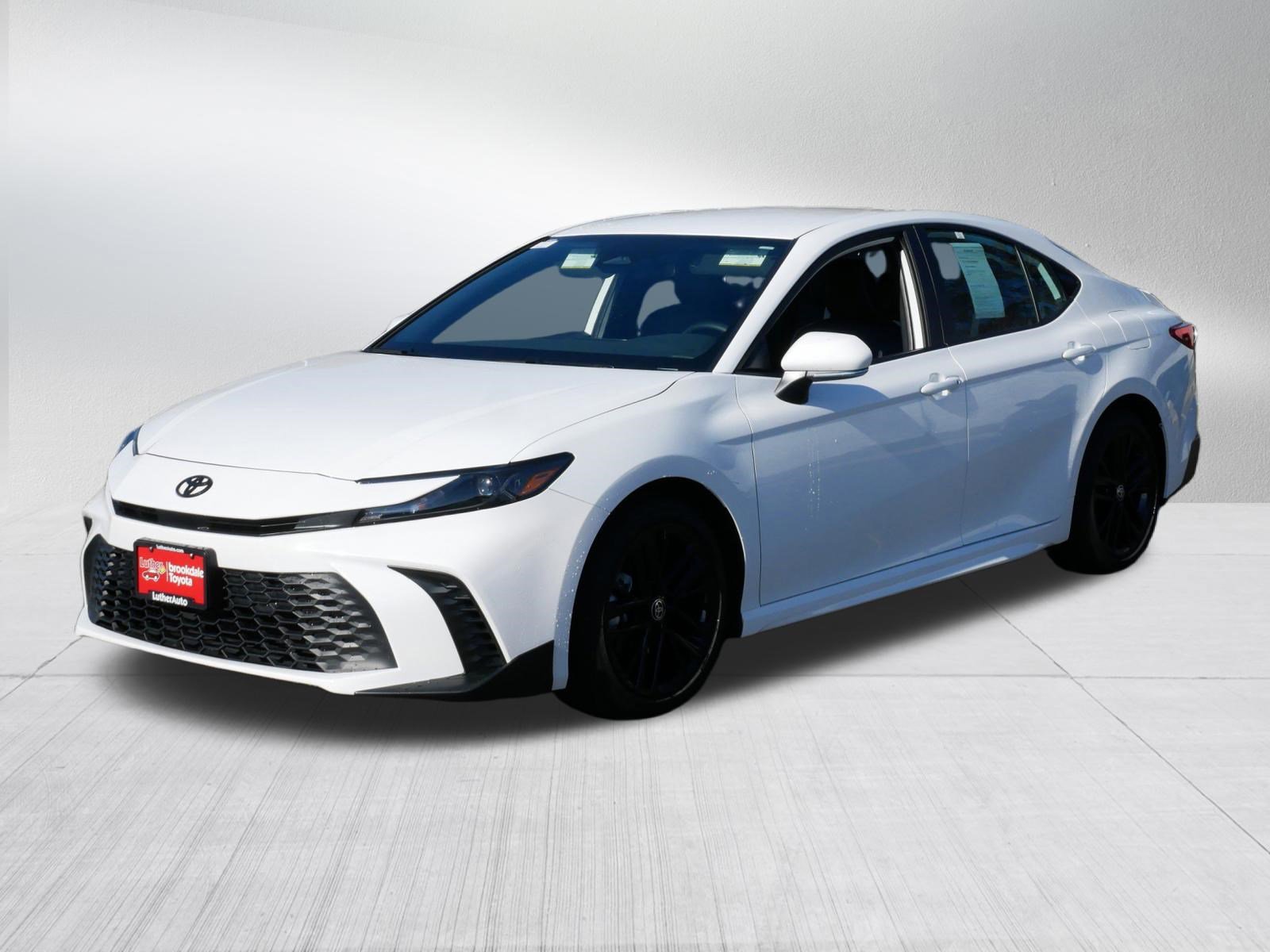 Certified 2025 Toyota Camry SE FWD image 3