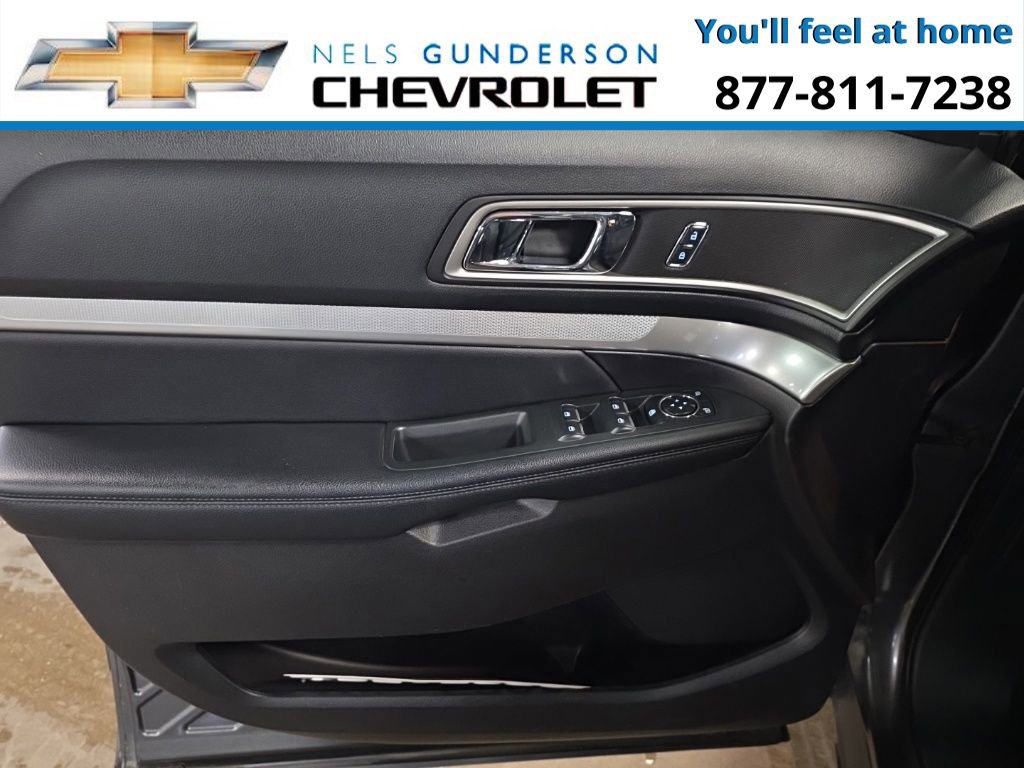 Used 2017 Ford Explorer XLT image 15