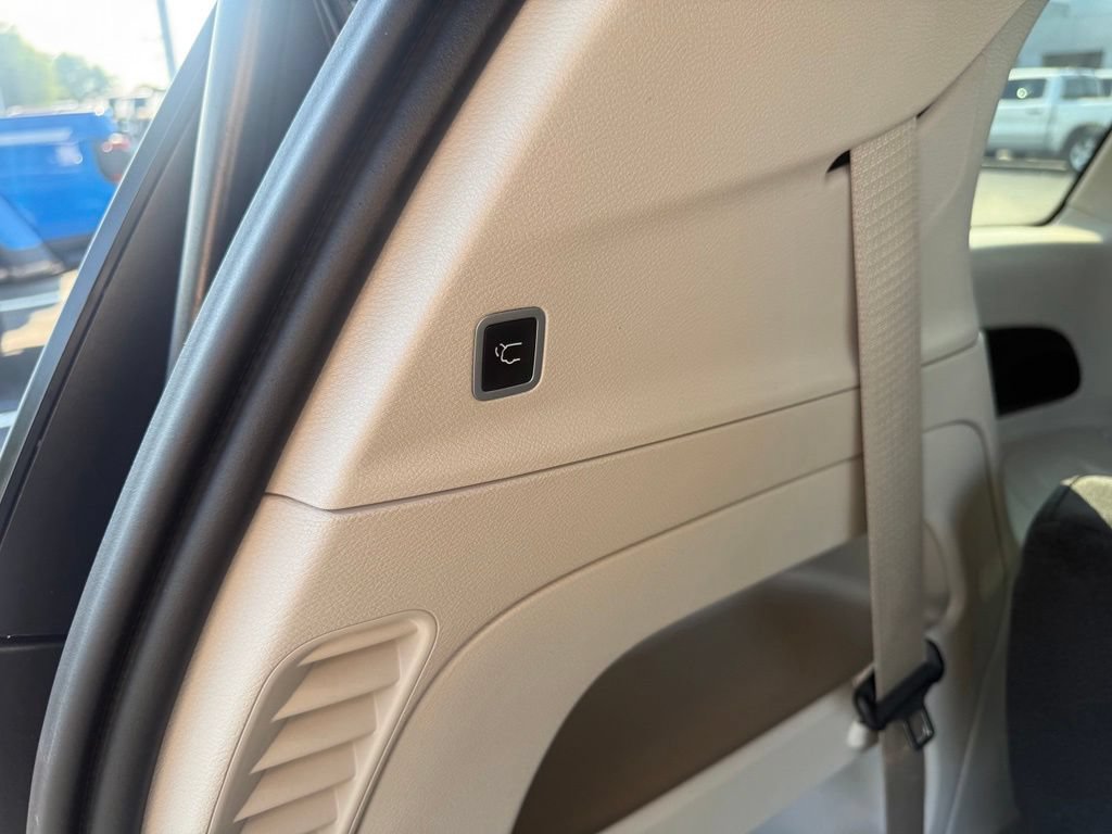 Used 2020 Chrysler Pacifica Touring w/ Advanced Safetytec Group FWD image 45
