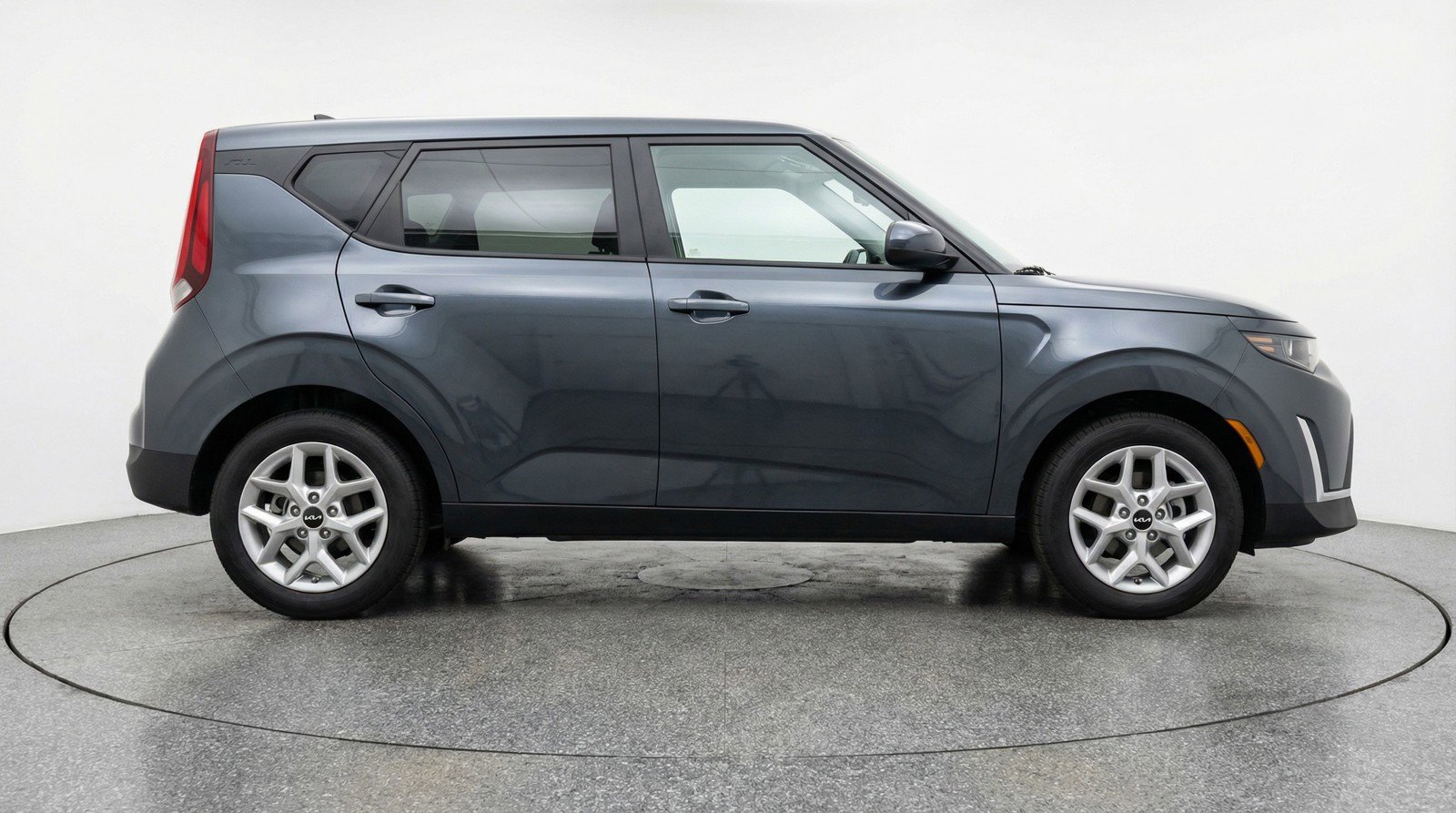 Used 2025 Kia Soul LX w/ LX Technology Package FWD image 11