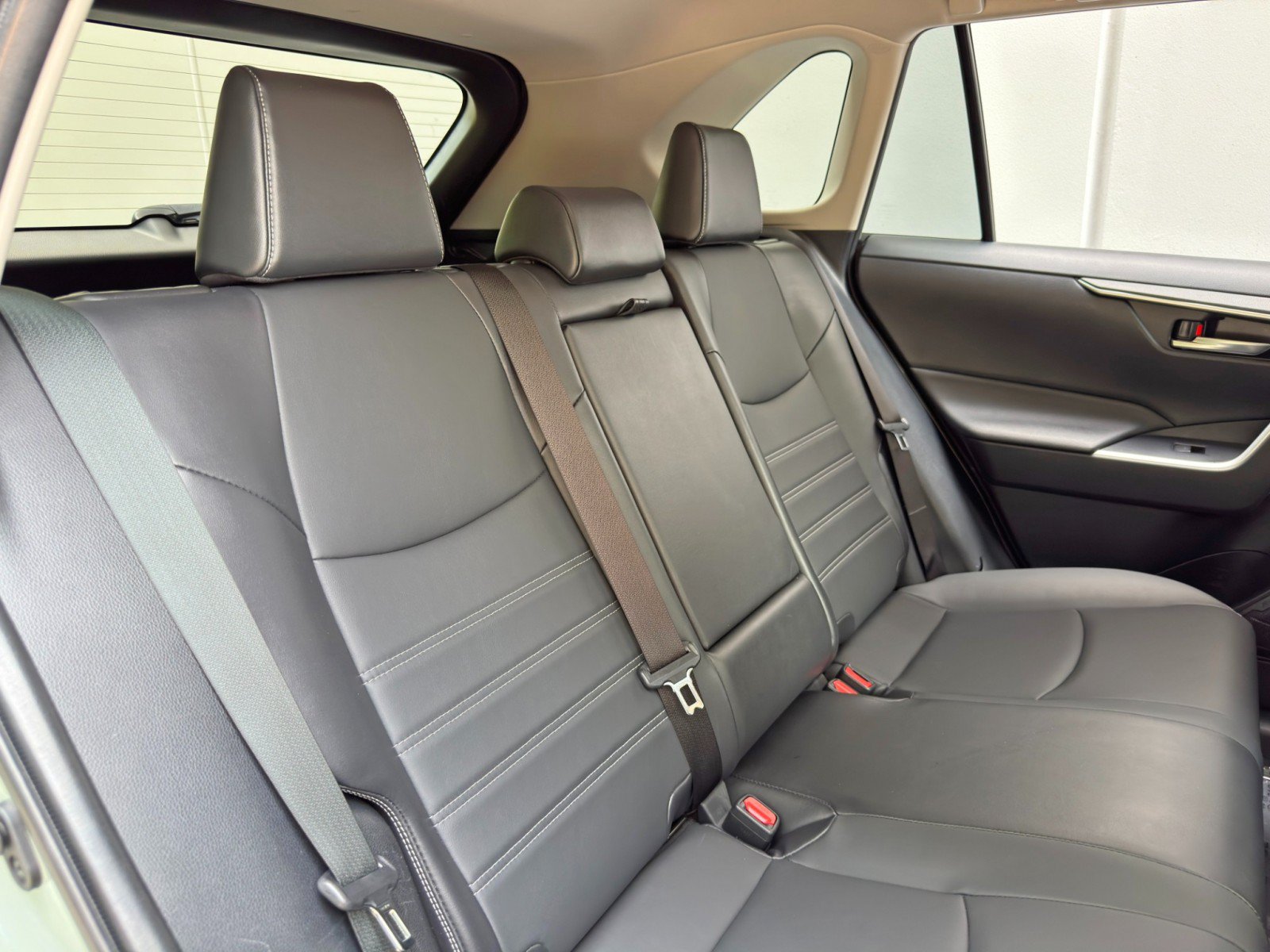 Used 2023 Toyota RAV4 XLE Premium FWD image 37