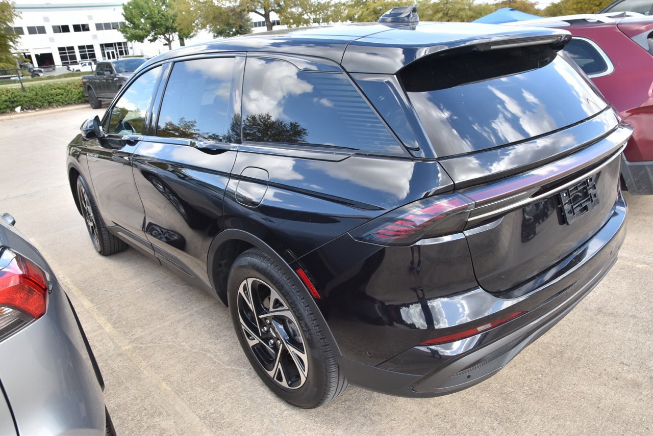 Used 2024 Lincoln Nautilus Premier w/ Jet Appearance Package AWD/4WD image 7