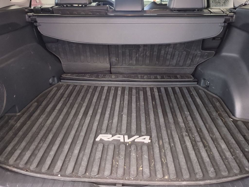 Used 2020 Toyota RAV4 XLE Premium image 32