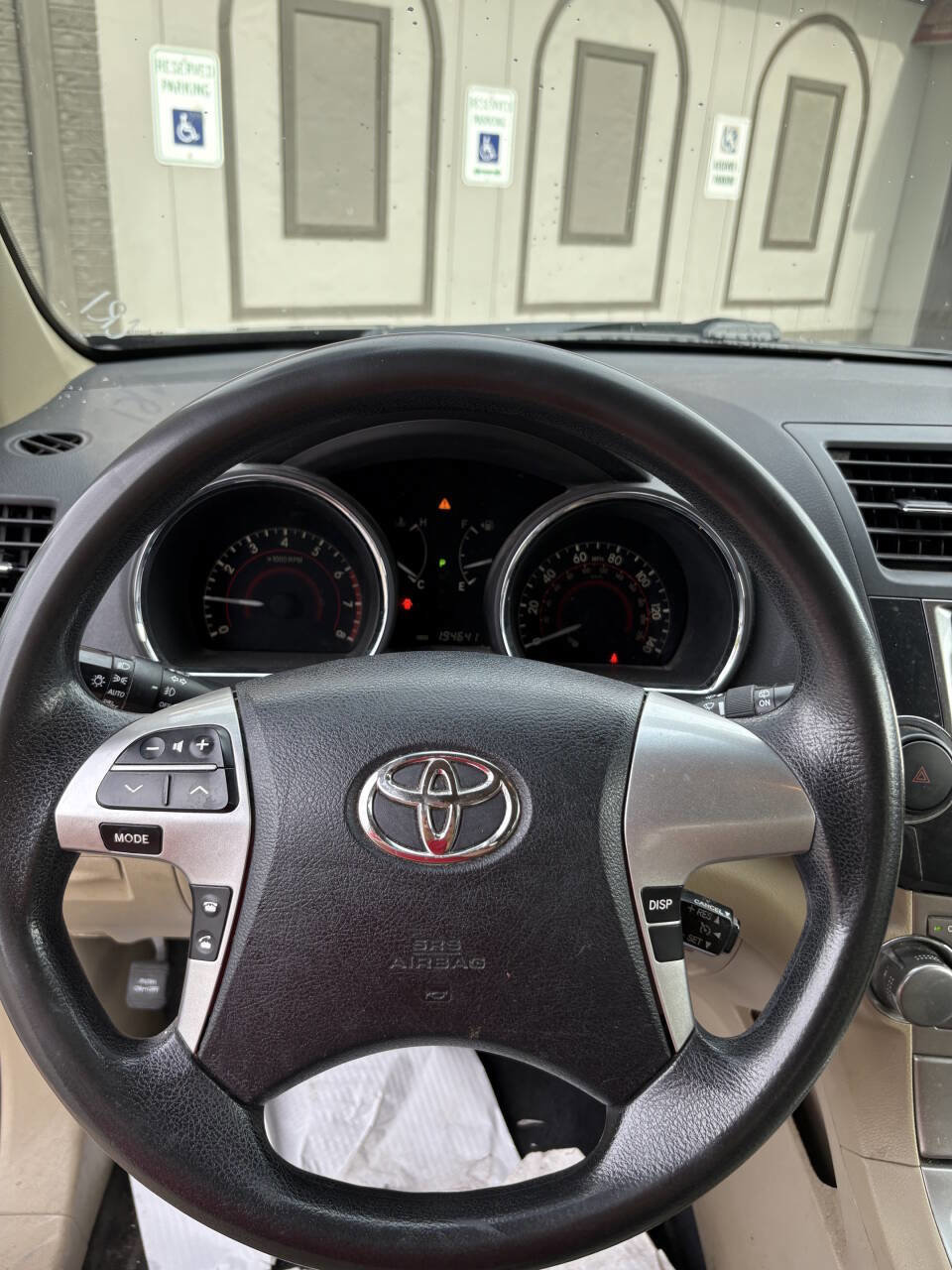 Used 2013 Toyota Highlander Plus FWD image 3