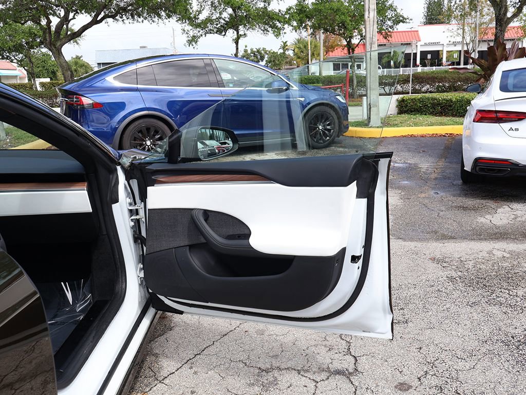 Used 2022 Tesla Model S image 25