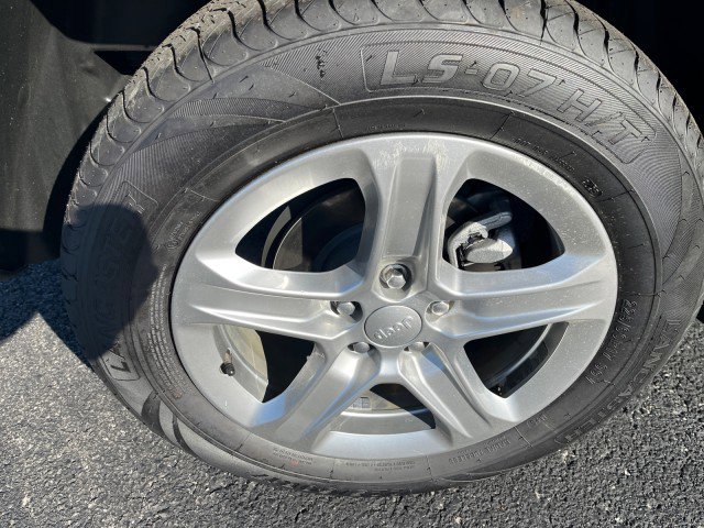 Used 2024 Jeep Compass Latitude image 20