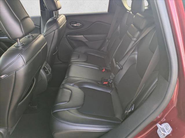 Used 2019 Jeep Cherokee Latitude Plus FWD image 19
