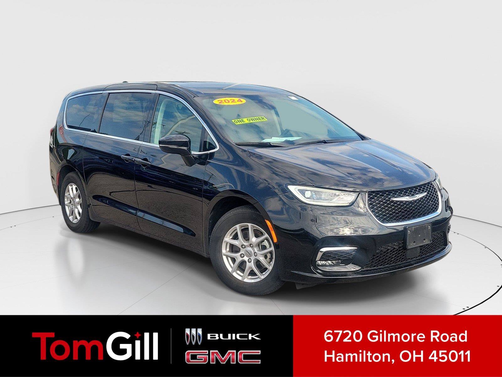 Used 2024 Chrysler Pacifica Touring-L FWD image 1